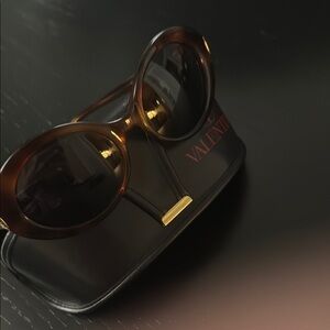 Valentino Brown Designer Sunglasses with Tinted Lenses Vintage